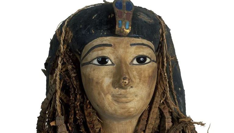 Máscara que recubre el rostro de Amenhotep I.