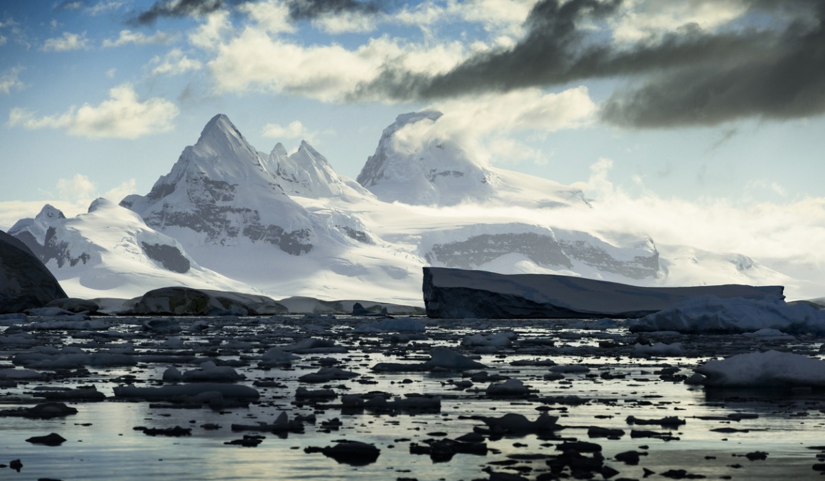 Las cadenas de montañas interiores se hallaron en la Antártida.