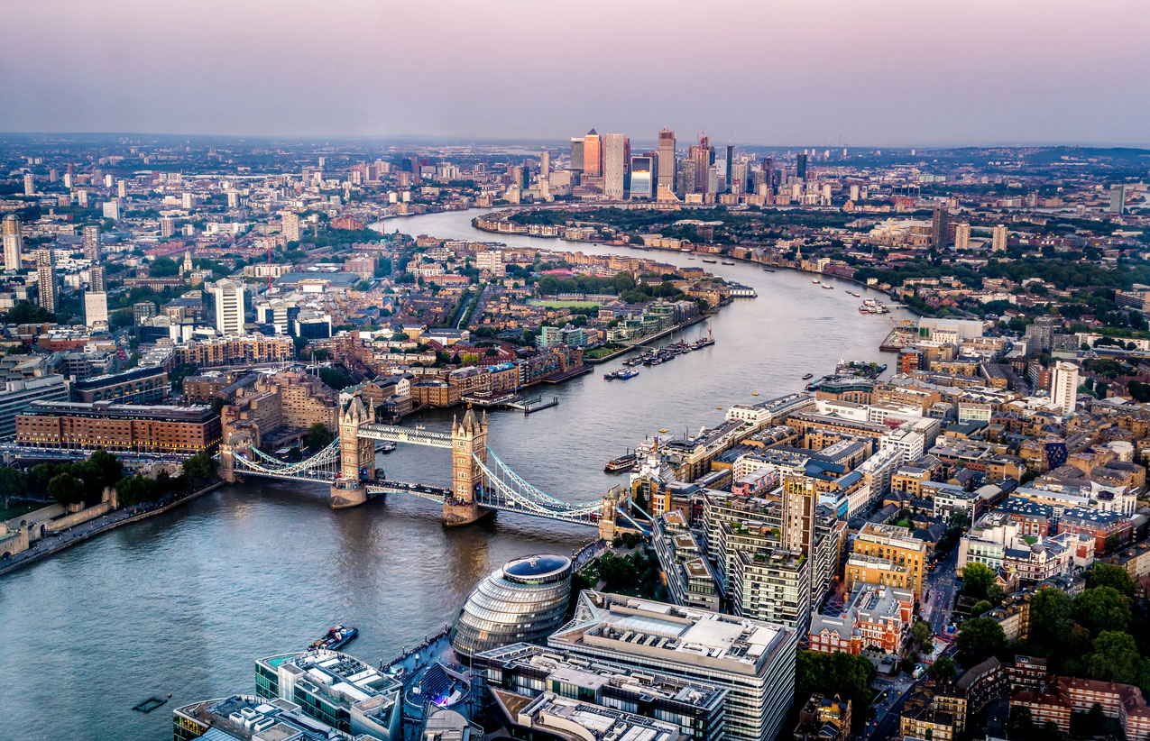 Imagen panorámica del río Támesis, en Londres.