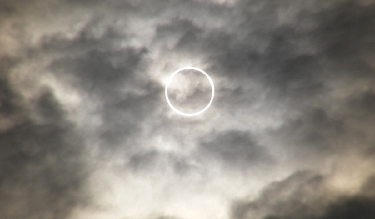 El eclipse solar híbrido es tan raro que solo ocurrirá siete veces en el siglo XXI.