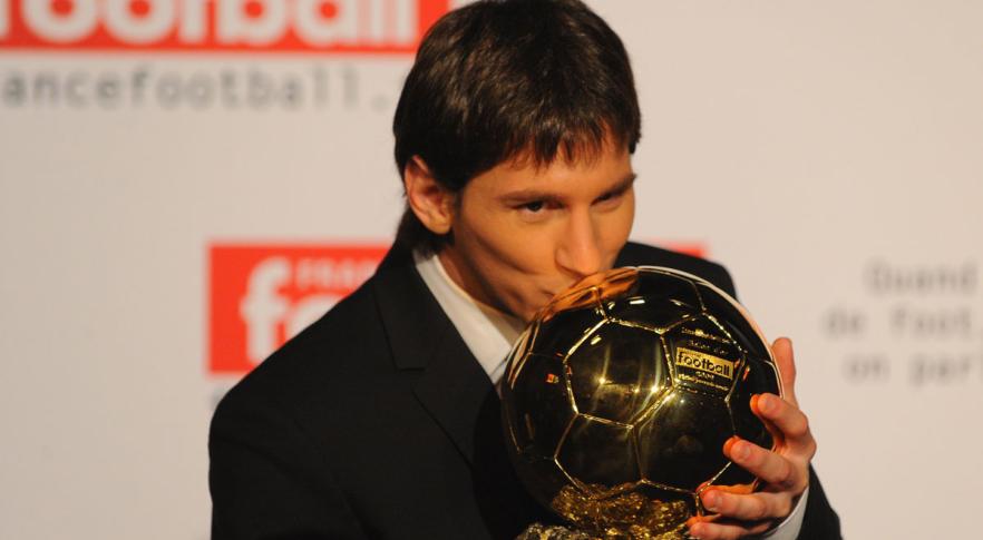 Lionel Messi recibe su primer Balón de Oro