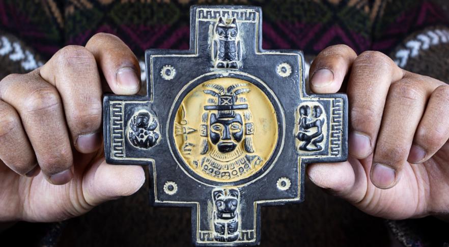 Descubren una cruz andina, o chacana, que sería la más antigua de Sudamérica