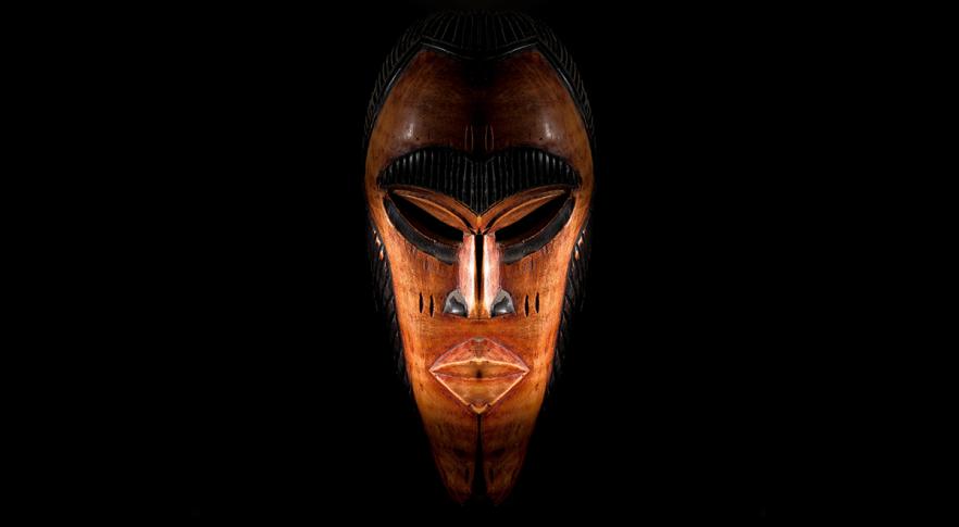Hallan 73 momias preincaicas con máscaras de madera