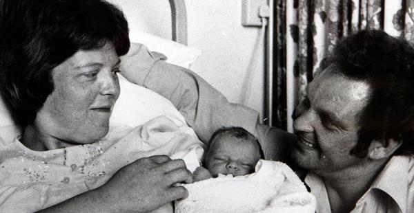 Nació la primera bebé probeta en el mundo-0