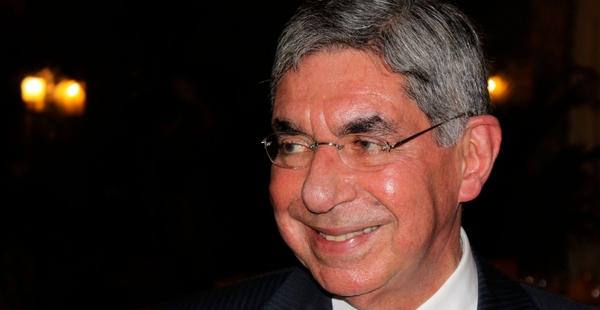 El costarricense Oscar Arias Sánchez recibe el Premio Nobel de la Paz-0