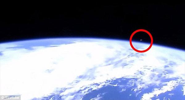 Acusan a la NASA de cortar una transmisión en vivo por la aparición de un OVNI: ¡no te pierdas el video!-0