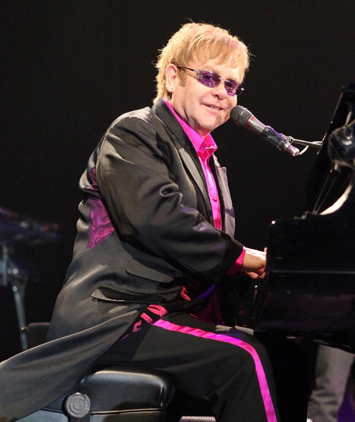 Nace el músico Elton John-0