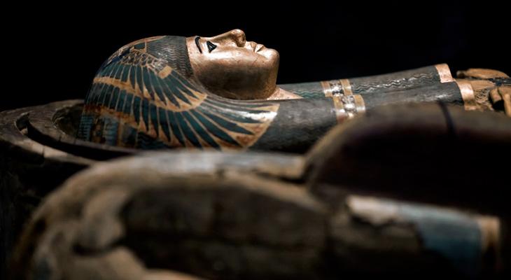 Asombro por el hallazgo de una momia de barro en Egipto-0