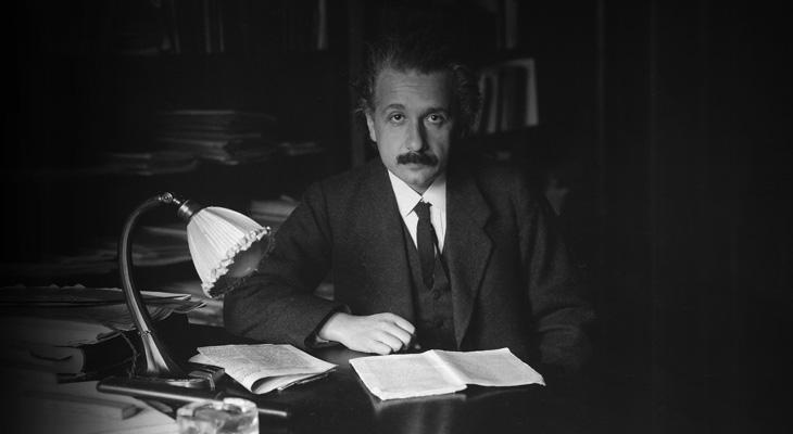 Se subastó la célebre carta de Einstein donde escribió E = mc2-0