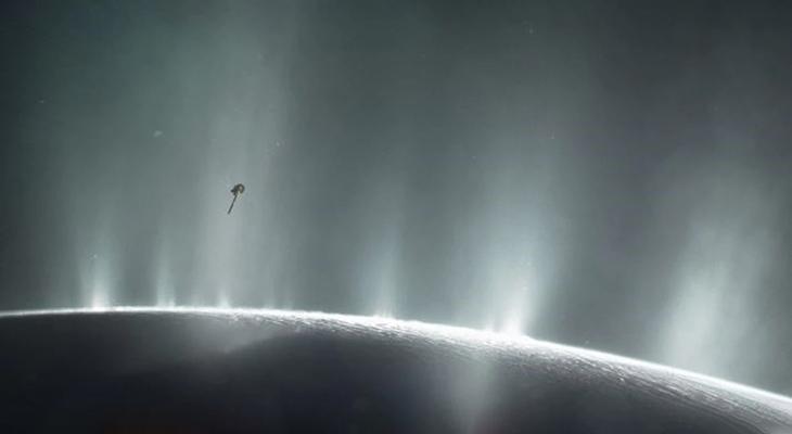 Plumas de agua en Encelado, la luna de Saturno: ¿signos de vida?-0