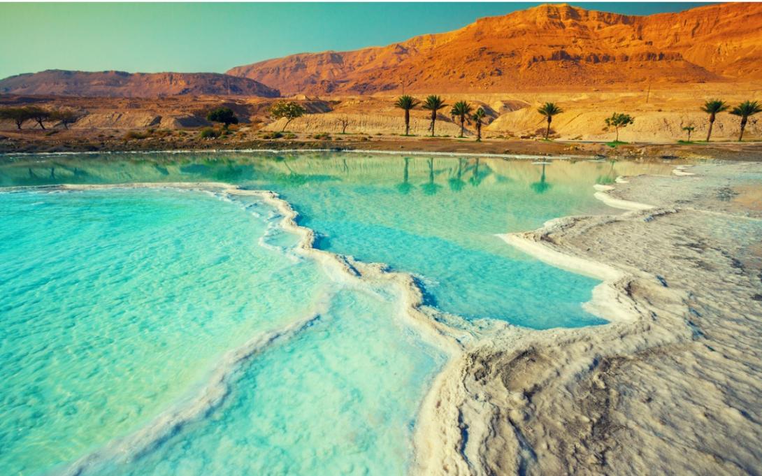 El Mar Muerto se achica y deja extraños cráteres al descubierto-0