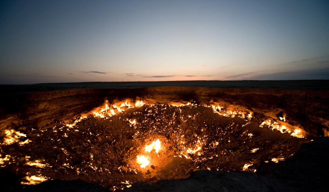 Bienvenidos al infierno: un gigantesco cráter de fuego que nunca deja de arder-0