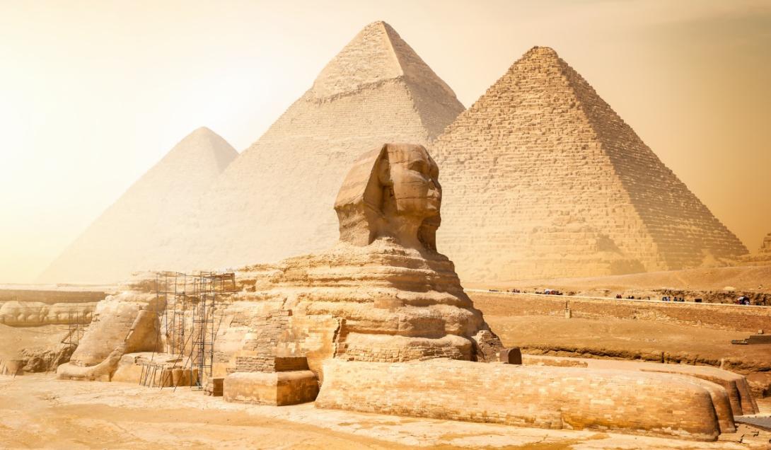 Descubren en Egipto una esfinge "sonriente" y con hoyuelos (IMÁGENES)-0