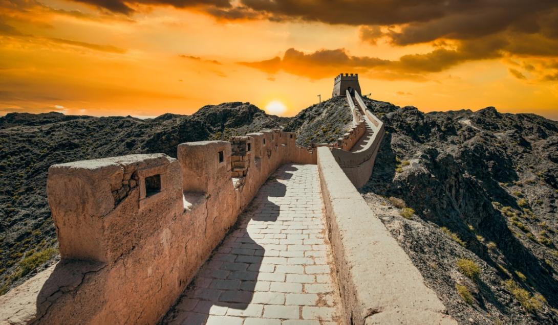 Gran Muralla china: descubren una armería y "bombas de piedra" de más de 500 años de antigüedad-0